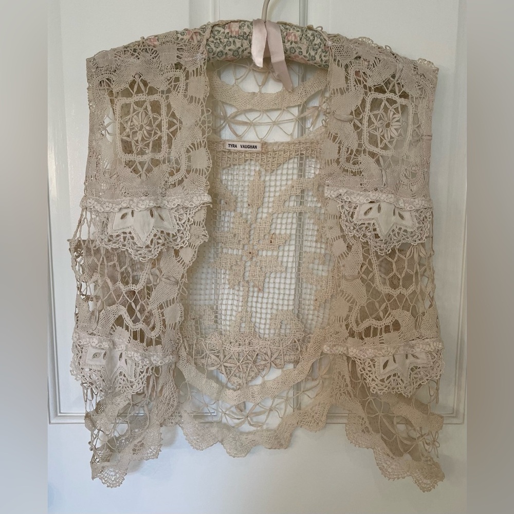 Tyra Vaughan 80s antique handmade lace vest. Ecru. Sz S